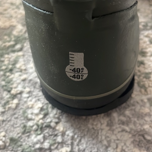 NWOT Youth size 6 Bogs - Picture 6 of 12